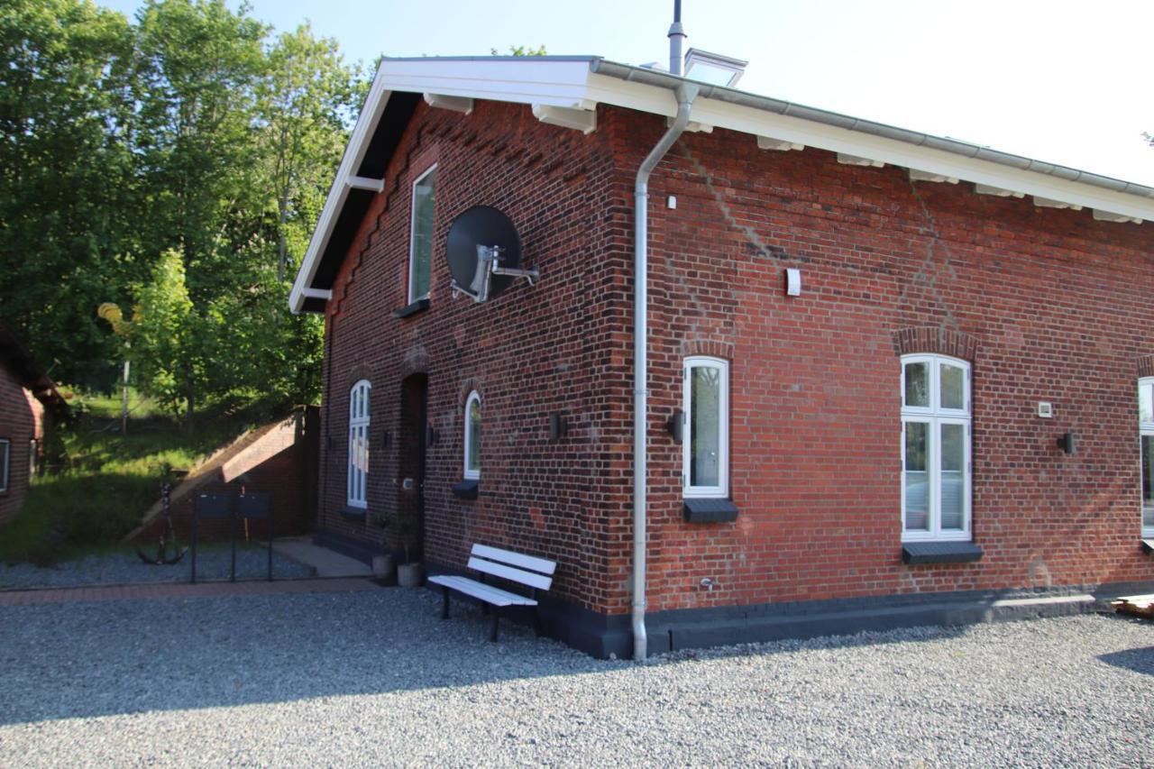 Altes Bahnhofsvorsteherhaus Wohnung Unten Husum  Zewnętrze zdjęcie
